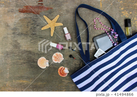 Beach bag, cosmetics and women's accessories   41494866