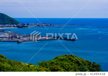 （神奈川県）披露山公園から眺める葉山マリーナ 41495416