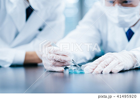 白衣の男性　研究 41495920