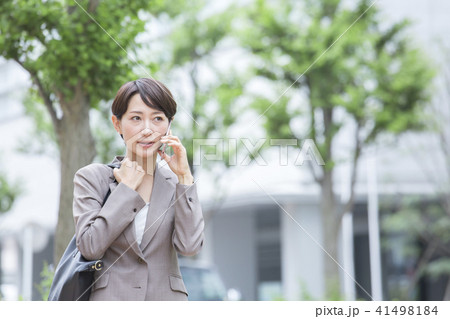30代　ビジネスウーマン　 41498184