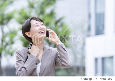 30代　ビジネスウーマン　 41498185