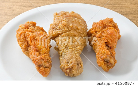 Fried Chicken Wings on A White Dish Fried Chicken Wings on A White Dish 41500977