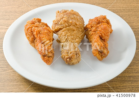 Fried Chicken Wings on A White Dish 41500978