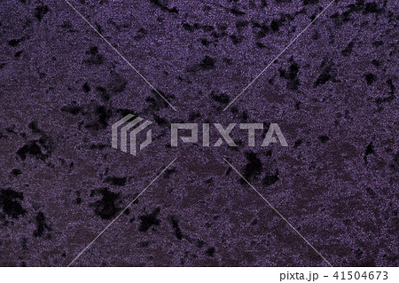 高級感の溢れる紫色のベロア布の超高画Texture of purple velour cloth. 41504673