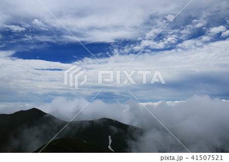 斜里岳　山頂からの雲のある景色 41507521