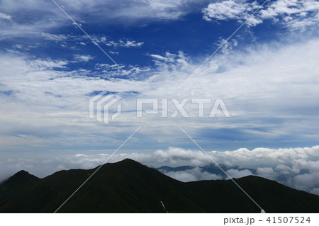 斜里岳　山頂からの雲のある景色 41507524