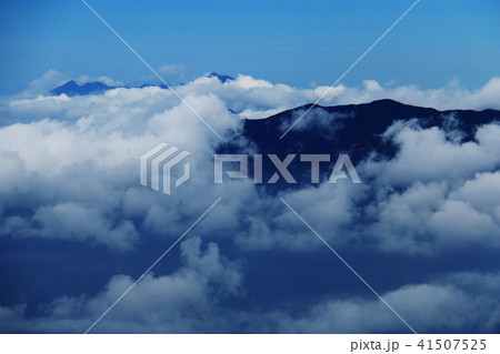 斜里岳　山頂からの雲のある景色 41507525