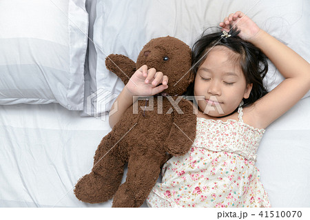 Cute little girl sleeps in the bed Cute little girl sleeps in the bed 41510070
