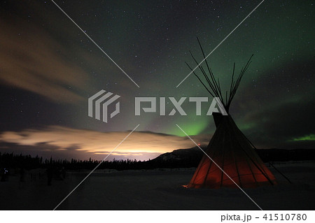 カナダホワイトホース・冬のオーロラ 41510780