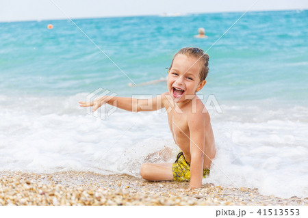 Beautiful boy and the sea 41513553