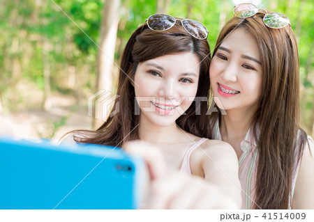 two beauty women selfie happily 41514009