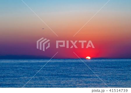 Delightful sunrise at sea Delightful sunrise at sea 41514739