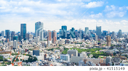 都市イメージ 東京都心部の高層ビルと町並みの写真素材