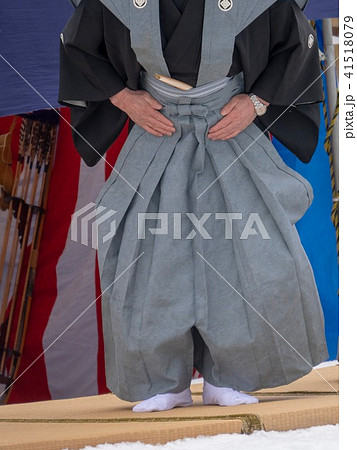 紋付き袴姿の男性の写真素材