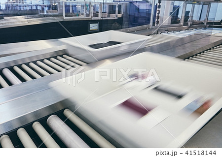 Airport security check 41518144