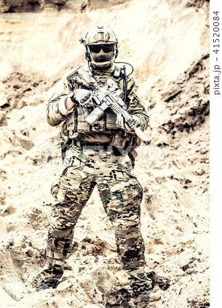 Elite fighter of special forces ready for battle Elite fighter of special forces ready for battle 41520084