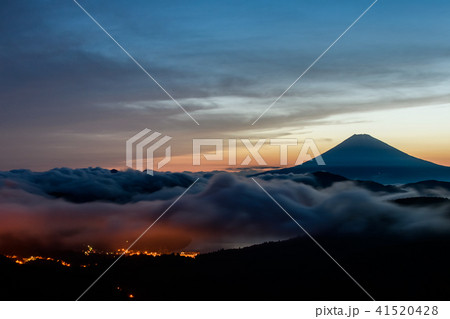 富士山と芦ノ湖(大観山からの夕景) 富士山と芦ノ湖(大観山からの夕景) 41520428