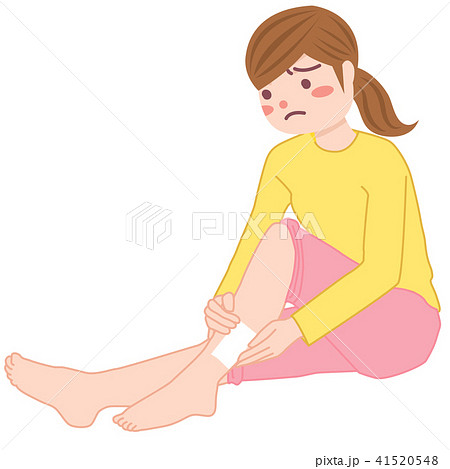 足を痛めた女性 41520548