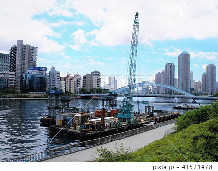 作業台船で護岸工事 作業台船で護岸工事 41521478