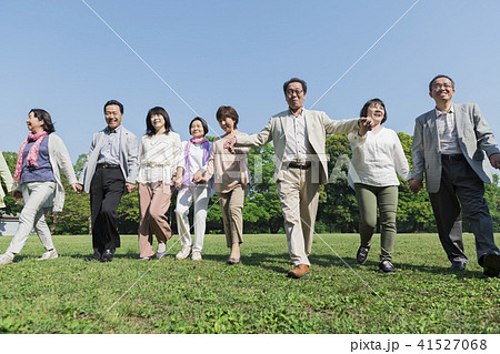 シニア 同窓会 公園 青空 41527068