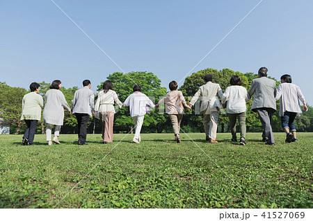 シニア 同窓会 公園 青空 41527069
