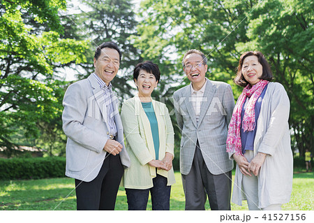 シニア 同窓会 公園 青空 シニア 同窓会 公園 青空 41527156