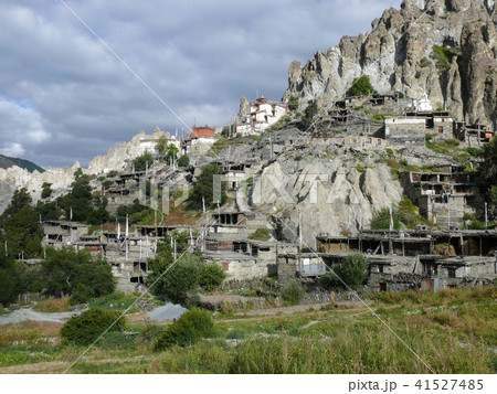 Bhraka village, Annapurna circuit in Nepal 41527485