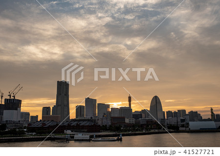 みなとみらい　夕景　夕焼け　空　雲　街並み　町並み　都市風景　横浜 41527721