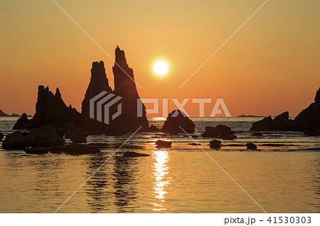 和歌山県・橋杭岩からの日の出 41530303