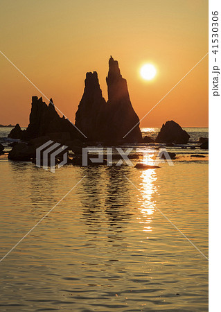 和歌山県・橋杭岩からの日の出 41530306