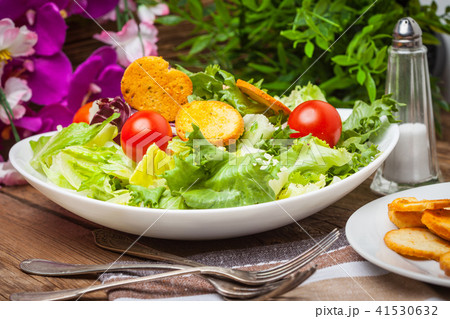 Mixed salad with croutons. 41530632