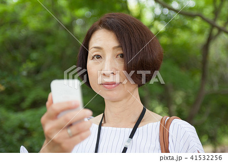 ビジネス 女性 通信 スマホ ビジネス 女性 通信 スマホ 41532256