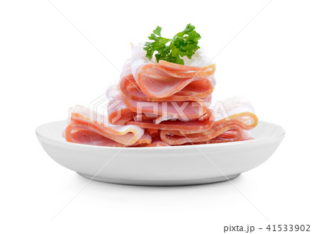 bacon in plate on white background 41533902
