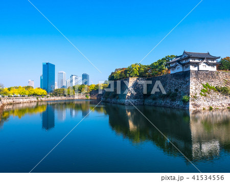 大阪城の乾櫓と超高層ビル 41534556