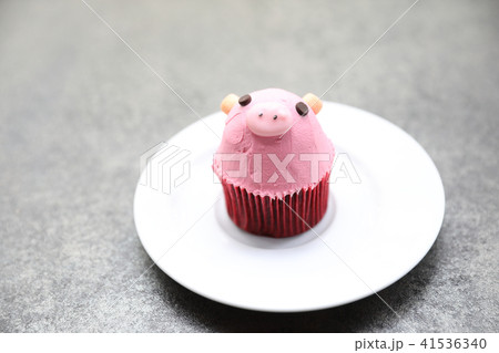 Fancy cupcake cute pig face 41536340