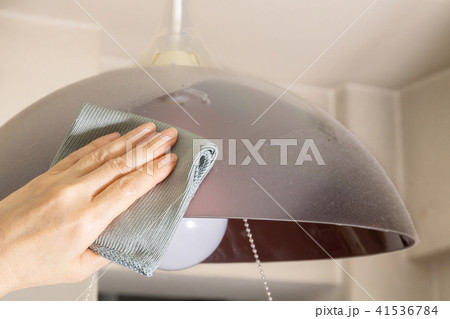 ほこりが積もった照明器具　そうじイメージ 41536784