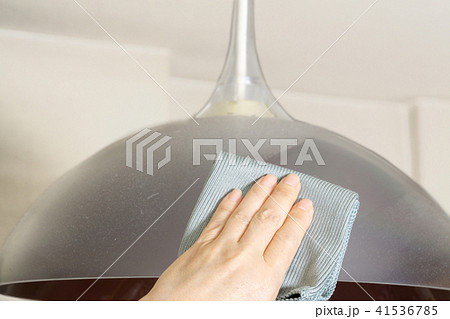 ほこりが積もった照明器具　そうじイメージ 41536785