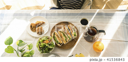 女性　ライフスタイル　朝食 41536843