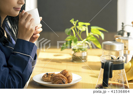 女性 ライフスタイル 朝食 女性 ライフスタイル 朝食 41536864