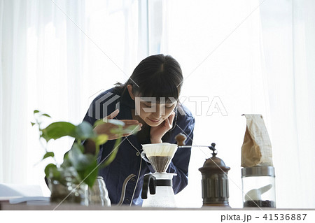 女性　リラックス 41536887