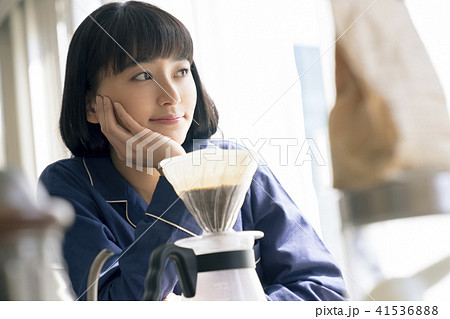 女性　リラックス 41536888