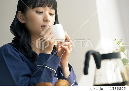 女性 ライフスタイル 朝食 女性 ライフスタイル 朝食 41536896