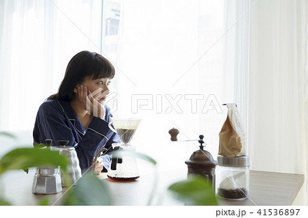 女性 リラックス 女性 リラックス 41536897