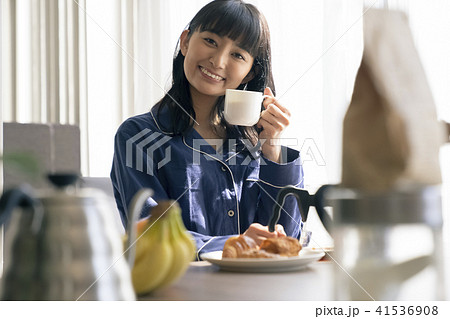女性 ライフスタイル 朝食 女性 ライフスタイル 朝食 41536908