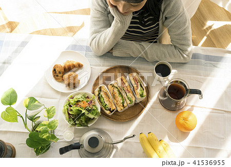 女性 ライフスタイル 朝食 女性 ライフスタイル 朝食 41536955