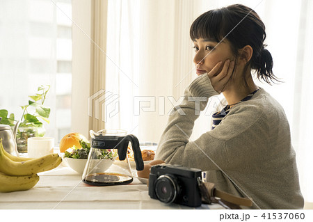女性 ライフスタイル 朝食 女性 ライフスタイル 朝食 41537060