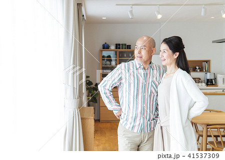 夫婦　カップル　ミドル　ライフスタイル　カジュアル 41537309