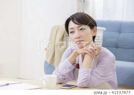 30代女性 疲れ ストレス 鬱 体調不良 30代女性 疲れ ストレス 鬱 体調不良 41537677