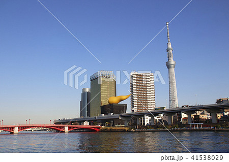 隅田川にかかる吾妻橋と東京スカイツリー（2017年12月） 41538029