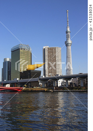 隅田川にかかる吾妻橋と東京スカイツリー（2017年12月） 41538034